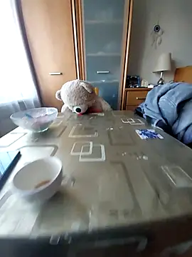 MlodyDres online show from October 25, 2025, 6:43 am