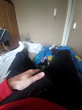 MlodyDres online show from November 2, 2025, 9:44 am