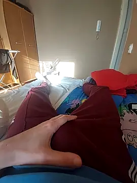 MlodyDres online show from November 8, 2025, 12:16 pm