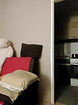 MlodyDres online show from November 11, 2025, 5:24 pm