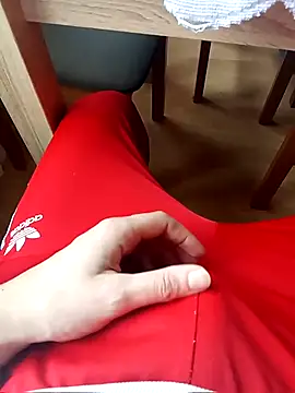 MlodyDres online show from December 2, 2025, 9:36 am