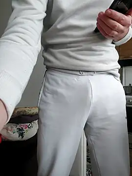 MlodyDres online show from December 17, 2025, 10:32 am