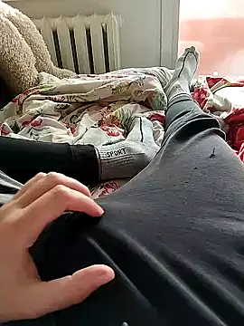 MlodyDres online show from February 16, 2026, 12:45 pm