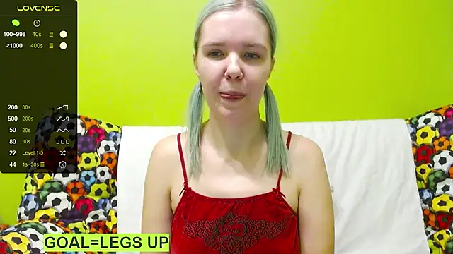 Snapshot of Ultra_Meow chatting on February 5, 2025, 5:20 am Ultra Meow online show from February 5, 2025, 5:20 am