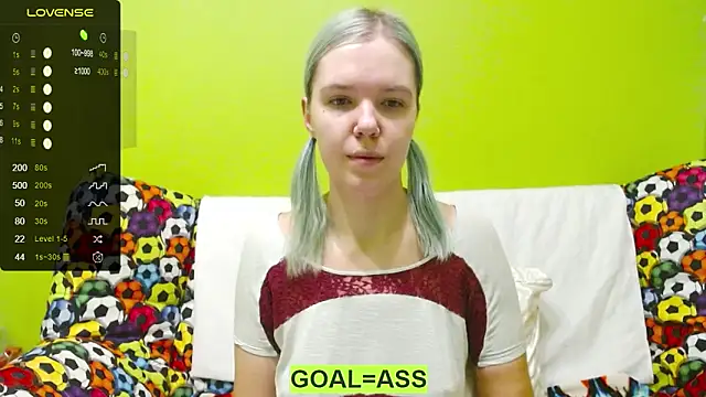 Snapshot of Ultra_Meow chatting on February 6, 2025, 11:58 pm Ultra Meow online show from February 6, 2025, 11:58 pm