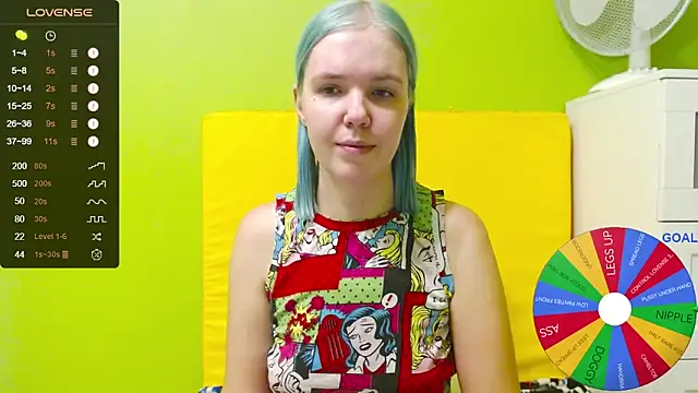 Snapshot of Ultra_Meow chatting on October 20, 2025, 7:36 pm Ultra Meow online show from October 20, 2025, 7:36 pm