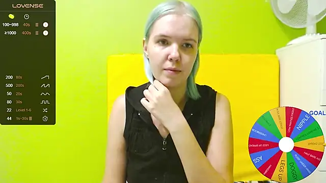 Snapshot of Ultra_Meow chatting on October 24, 2025, 2:35 pm Ultra Meow online show from October 24, 2025, 2:35 pm