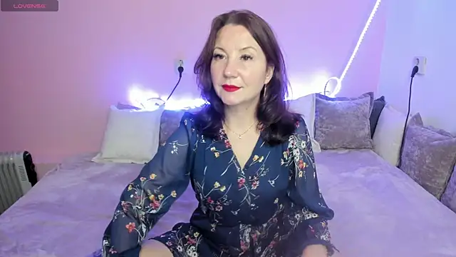 AliceeShy online show from December 17, 2025, 9:43 pm