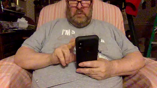 Snapshot of Drwhocares chatting on April 18, 2026, 4:44 pm Drwhocares online show from April 18, 2026, 4:44 pm