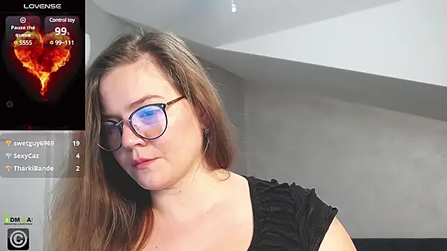 Snapshot of KellyKleine chatting on February 26, 2025, 8:15 am KellyKleine online show from February 26, 2025, 8:15 am