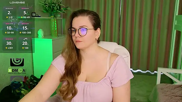 KellyKleine online show from April 15, 2026, 5:36 am