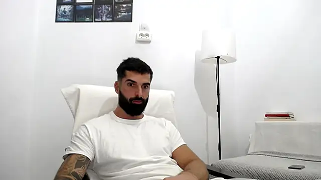 Verycutex online show from October 7, 2025, 3:42 pm