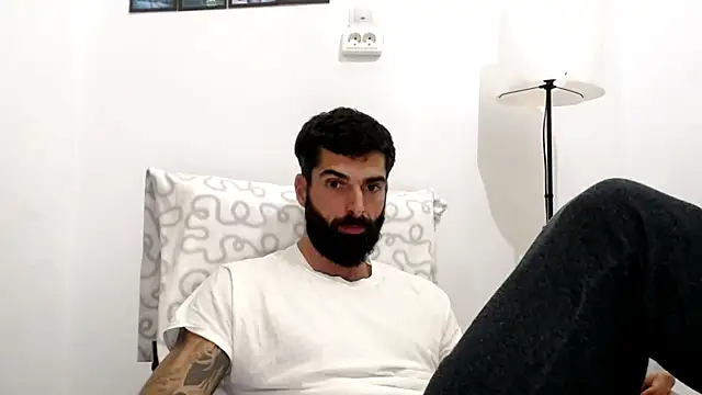 Verycutex online show from November 12, 2025, 5:57 pm