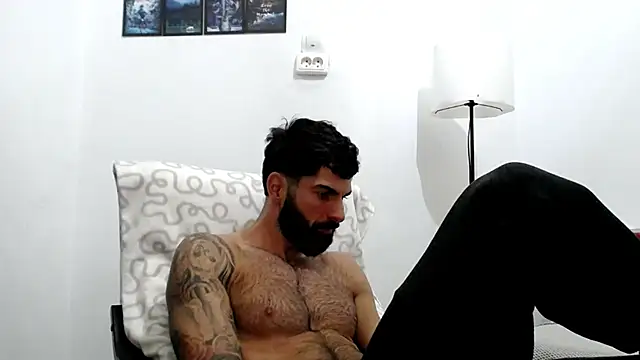 Verycutex online show from December 4, 2025, 6:16 pm