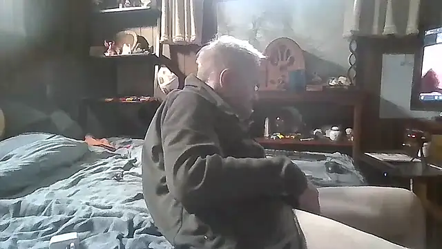 Snapshot of Makowboy chatting on June 8, 2026, 12:03 am Makowboy online show from June 8, 2026, 12:03 am