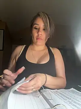 Aw ThROAt9 online show from April 23, 2026, 4:24 am