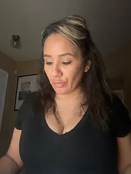 Snapshot of Aw_ThROAt9 chatting on June 25, 2026, 6:07 am Aw ThROAt9 online show from June 25, 2026, 6:07 am