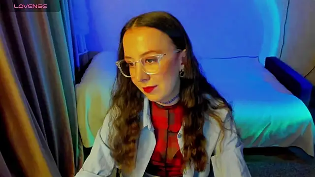 CurlySteph online show from June 7, 2026, 7:28 pm