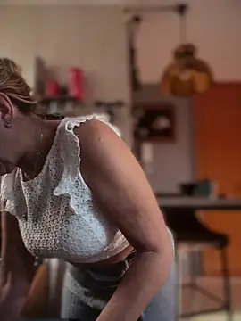 camelia3 online show from February 6, 2026, 6:00 pm