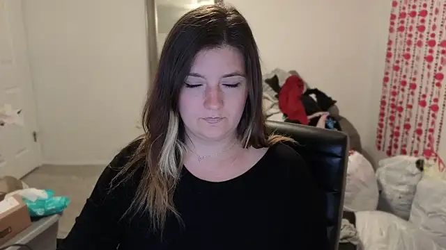 magicsparkles online show from April 7, 2026, 12:44 am