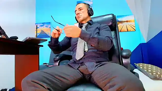 Snapshot of juanses_n_toro chatting on December 22, 2025, 1:08 pm juanses n toro online show from December 22, 2025, 1:08 pm