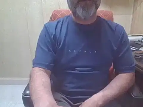 hairymaster95 online show from April 5, 2026, 7:27 am