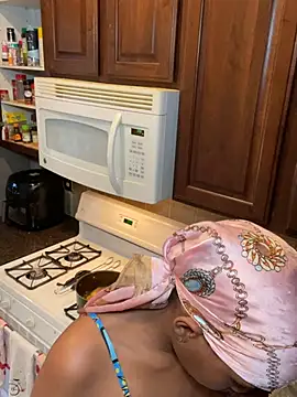 Snapshot of Cum2Charm chatting on March 19, 2026, 11:42 pm Cum2Charm online show from March 19, 2026, 11:42 pm