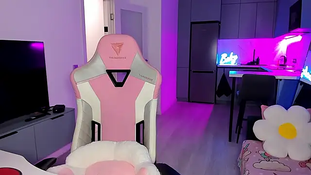 wow lovie online show from February 11, 2026, 4:28 am