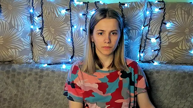 MaggieCake online show from March 14, 2025, 4:21 am