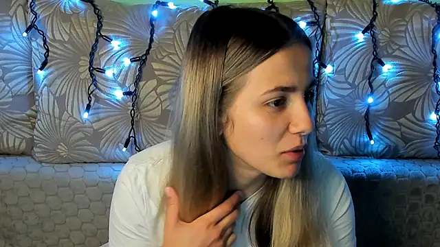 MaggieCake online show from October 15, 2025, 12:33 am