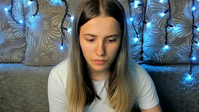 MaggieCake online show from October 22, 2025, 2:45 am