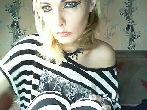 WildMissNiks online show from July 21, 2026, 6:38 am