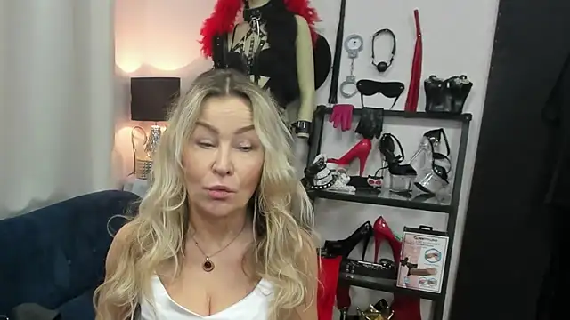 crystaLUX online show from February 27, 2026, 5:18 am