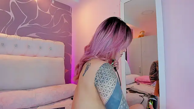 KeilaLovJack online show from February 3, 2025, 1:19 pm