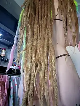 LucidLucy online show from September 18, 2025, 3:25 pm