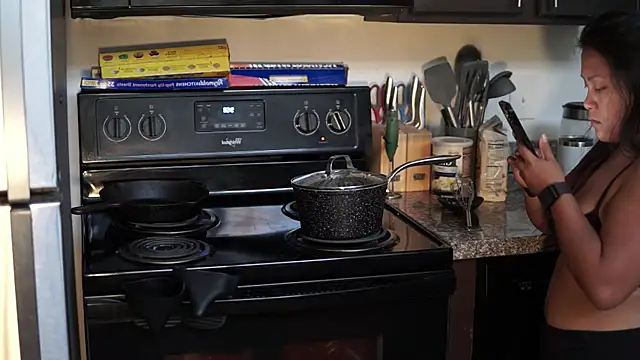 Snapshot of Bubbleliyah chatting on December 3, 2024, 3:00 pm Bubbleliyah online show from December 3, 2024, 3:00 pm