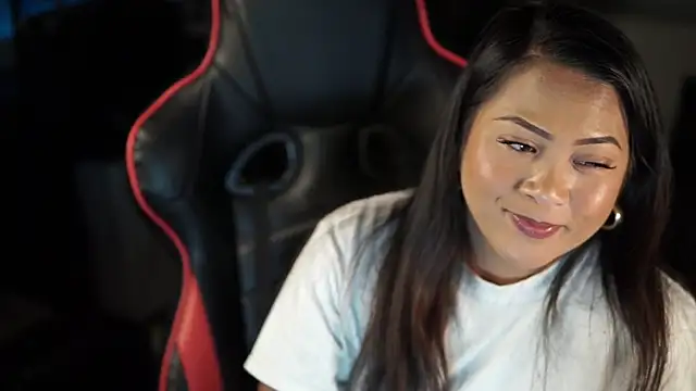 Snapshot of Bubbleliyah chatting on December 13, 2024, 8:09 am Bubbleliyah online show from December 13, 2024, 8:09 am