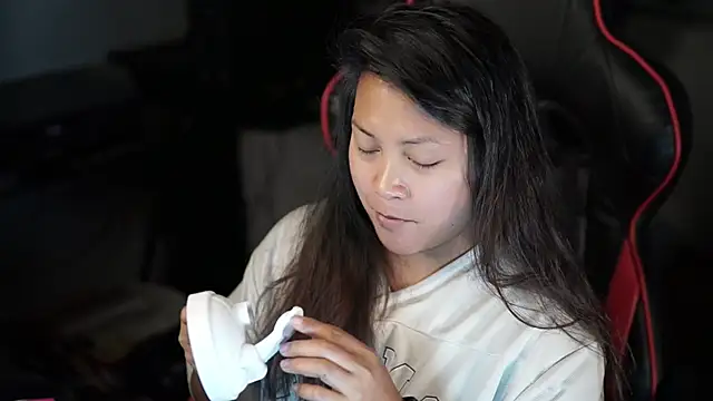 Snapshot of Bubbleliyah chatting on December 17, 2024, 11:28 am Bubbleliyah online show from December 17, 2024, 11:28 am