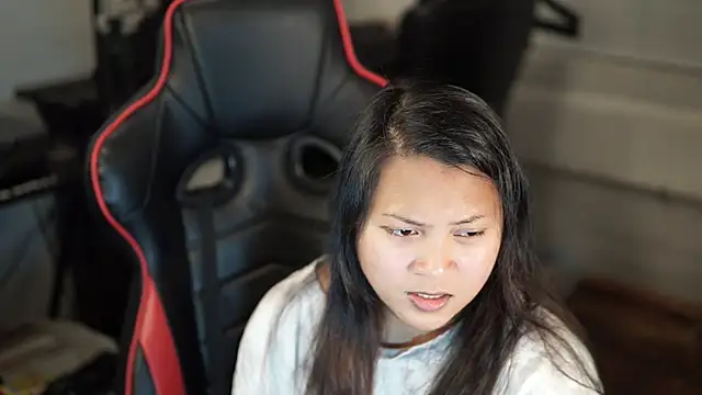 Snapshot of Bubbleliyah chatting on December 18, 2024, 3:15 am Bubbleliyah online show from December 18, 2024, 3:15 am