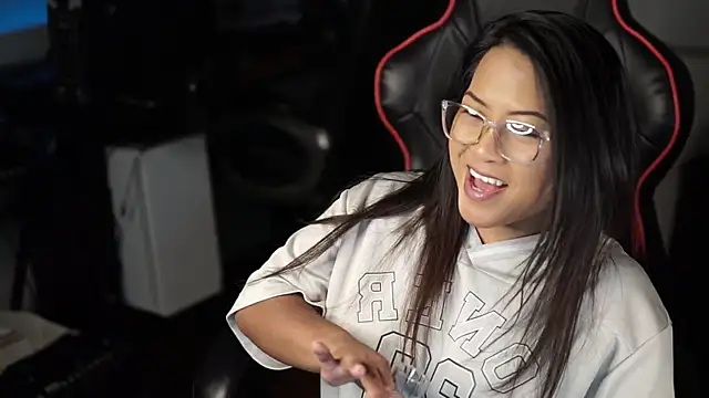 Snapshot of Bubbleliyah chatting on December 30, 2024, 4:09 am Bubbleliyah online show from December 30, 2024, 4:09 am