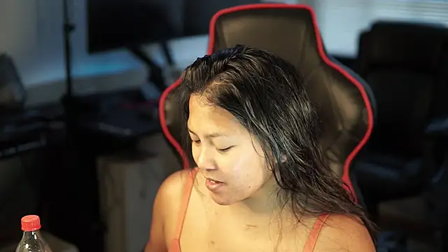 Snapshot of Bubbleliyah chatting on January 3, 2025, 4:27 pm Bubbleliyah online show from January 3, 2025, 4:27 pm