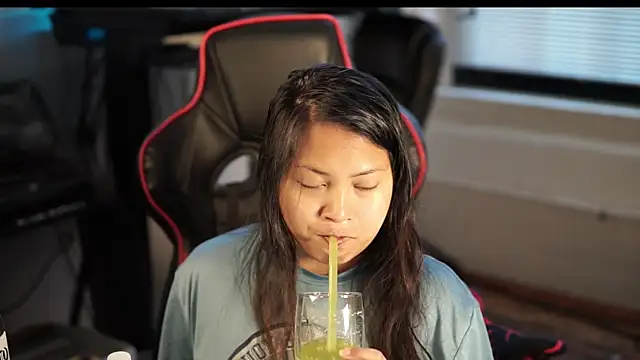 Snapshot of Bubbleliyah chatting on January 4, 2025, 2:14 pm Bubbleliyah online show from January 4, 2025, 2:14 pm