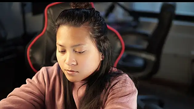 Snapshot of Bubbleliyah chatting on January 6, 2025, 9:22 pm Bubbleliyah online show from January 6, 2025, 9:22 pm