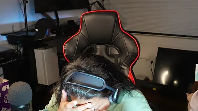 Snapshot of Bubbleliyah chatting on February 2, 2025, 11:53 pm Bubbleliyah online show from February 2, 2025, 11:53 pm