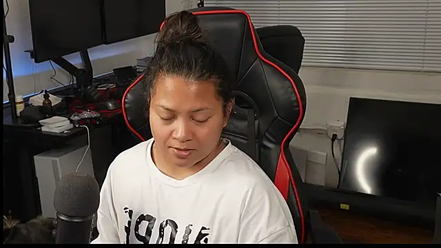 Snapshot of Bubbleliyah chatting on February 26, 2025, 2:04 am Bubbleliyah online show from February 26, 2025, 2:04 am