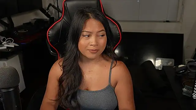 Snapshot of Bubbleliyah chatting on March 9, 2025, 12:53 am Bubbleliyah online show from March 9, 2025, 12:53 am