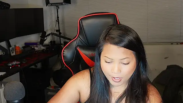 Snapshot of Bubbleliyah chatting on September 9, 2025, 12:43 am Bubbleliyah online show from September 9, 2025, 12:43 am