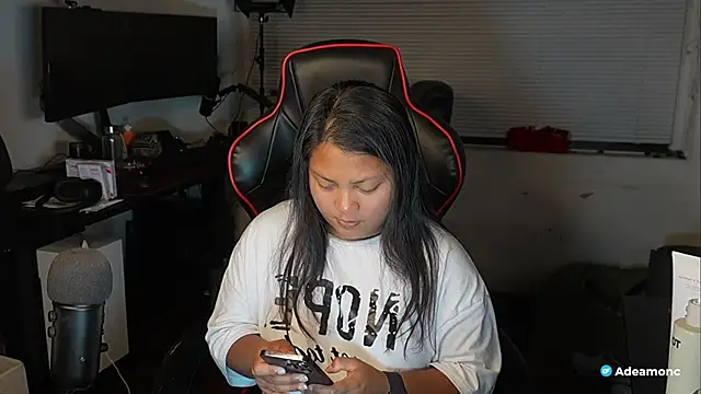 Snapshot of Bubbleliyah chatting on October 7, 2025, 11:57 pm Bubbleliyah online show from October 7, 2025, 11:57 pm