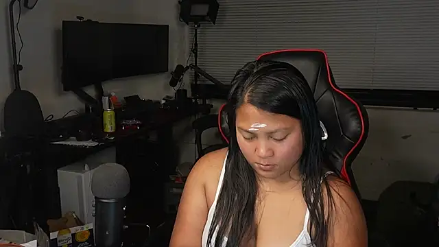 Snapshot of Bubbleliyah chatting on October 28, 2025, 12:47 am Bubbleliyah online show from October 28, 2025, 12:47 am