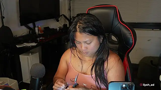 Snapshot of Bubbleliyah chatting on October 31, 2025, 2:45 am Bubbleliyah online show from October 31, 2025, 2:45 am